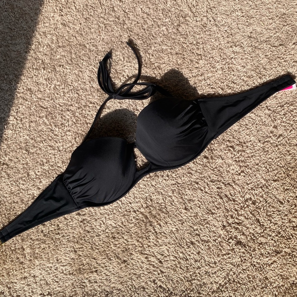 Black bikini top.